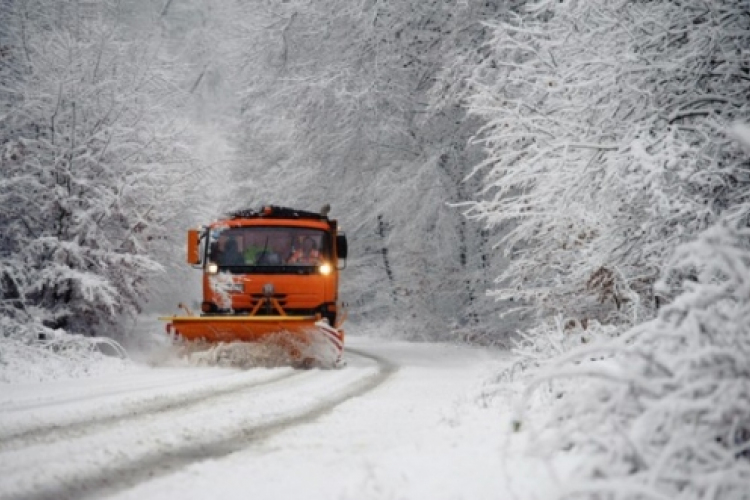 Figyelmeztetés! Tilos hókotrót előzni