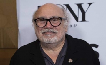 Életműdíjat kap Danny DeVito